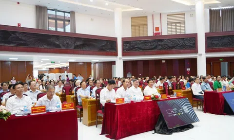 “Phát triển con người Việt Nam trong giai đoạn mới: Cơ sở khoa học và định hướng chính sách”