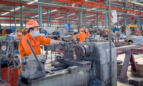 Công đoàn đề xuất 2 mức tăng lương tối thiểu vùng 9,8% và 8,5% trong năm 2027