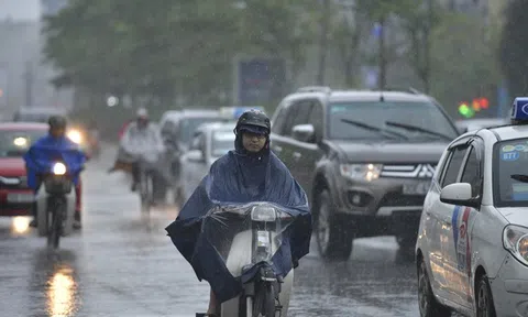 Ngày 1/8: Mưa lớn kéo dài ở Bắc Bộ, vùng ven biển có nơi trên 100 mm