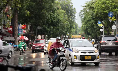 Ngày 7/8: Bắc Bộ và Bắc Trung Bộ tiếp tục mưa dông, nhiều vùng biển gió mạnh