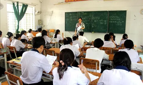 Chế độ nghỉ hưu trước tuổi, thôi việc với hiệu trưởng, hiệu phó dôi dư sau sáp nhập