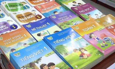 Thủ tướng chỉ đạo huy động tất cả nguồn lực, in ấn, cung ứng đủ sách giáo khoa, báo cáo trước 22/9
