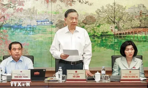 Tổng Bí thư, Chủ tịch nước Tô Lâm gặp mặt Đại đội nữ lái xe Trường Sơn