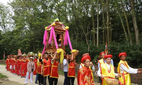 Giao lưu thực hành tín ngưỡng thờ Mẫu tại Phủ Suối: Lan tỏa giá trị văn hóa tâm linh xứ Thanh