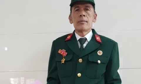 Chiếc bánh tét nhân chuối