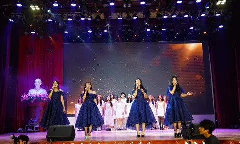 Hòa mình vào bữa tiệc âm nhạc Fire Up 2023: Stellarous cùng sinh viên trường Báo