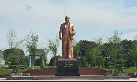 Nghệ An: "Tượng đài trong muôn triệu trái tim"