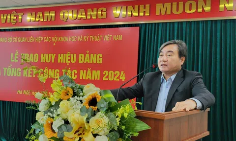 Đảng ủy cơ quan LHHVN trao huy hiệu Đảng, tổng kết công tác năm 2024