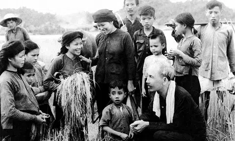 Tháng Năm nhớ Bác