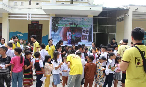“Cùng em đến trường” - Hành trình yêu thương về với điểm trường Phú Túc