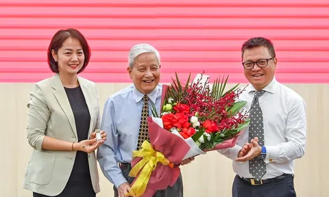 Ra mắt cuốn sách "Tinh hoa cách mạng Việt Nam" của nhà báo lão thành Hà Đăng