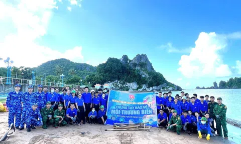 Bộ Tư lệnh Vùng Cảnh sát biển 4 đồng hành cùng ngư dân huyện Kiên Lương