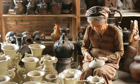 Làng gốm Chăm Bình Đức - Nơi lưu giữ hồn cốt văn hóa Chăm