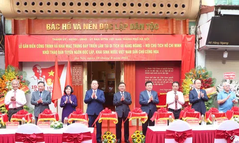 Hà Nội: Gắn biển công trình, khai mạc trưng bày triển lãm tại di tích 48 Hàng Ngang