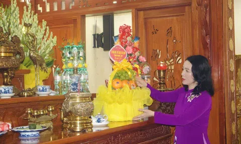 Ngành Văn hóa Nghệ An dâng hương, báo công Bác Hồ nhân kỷ niệm 80 năm thành lập