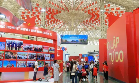 Hàng trăm nghìn khách tham quan đến với Triển lãm Thành tựu đất nước