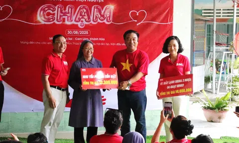 “Chạm” - Hành trình mang yêu thương đến trẻ em khuyết tật Khánh Hòa