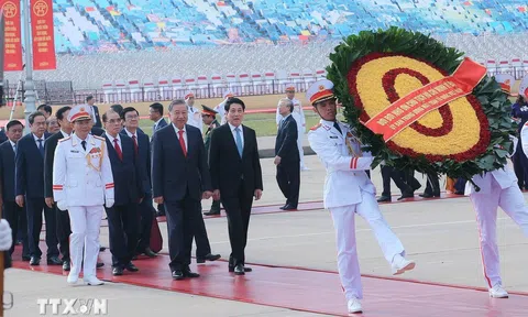 Lãnh đạo Đảng, Nhà nước vào Lăng viếng Bác và đặt vòng hoa tưởng niệm các Anh hùng, liệt sĩ