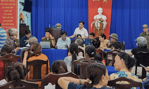 Đà Nẵng: Người dân phấn khởi đi nhận quà ngày Quốc khánh 2/9