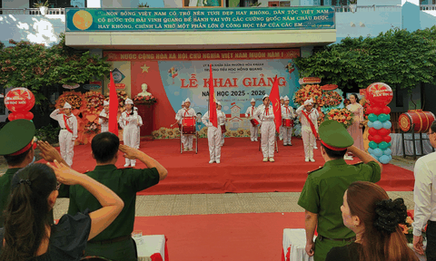 Đà Nẵng: Học sinh nô nức đến trường khai giảng năm học mới