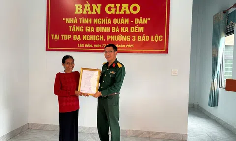 Lâm Đồng: Bàn giao nhà tình nghĩa Quân - Dân cho hộ gia đình bà Ka Dềm