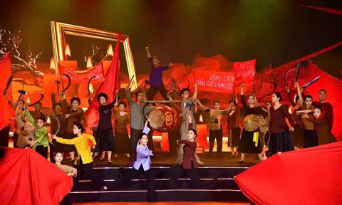 “Lửa Xô Viết” - Hành trình nghệ thuật tái hiện lịch sử và khát vọng tương lai