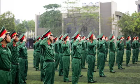 Ngày con khoác ba lô vào trường quân đội