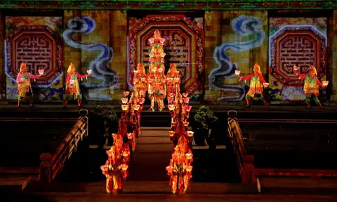 Trưng bày “Di sản văn hóa Việt Nam - Sức sống từ truyền thống đến hiện đại”