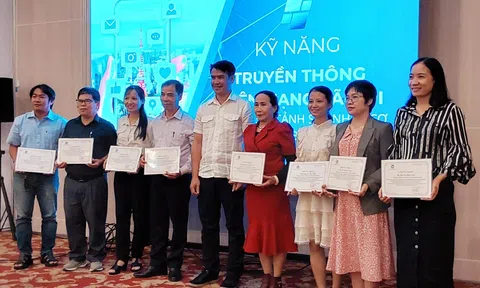 40 nhà báo Khánh Hòa nhận chứng nhận bồi dưỡng kỹ năng truyền thông số