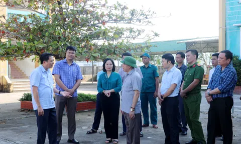 Chủ tịch UBND tỉnh Nghệ An trực tiếp kiểm tra, chỉ đạo khắc phục hậu quả bão số 10