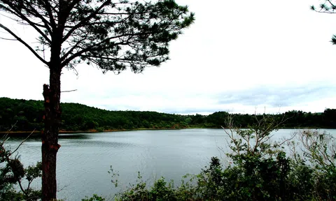 Lộng lẫy hồ T’Nưng