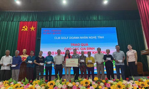 CLB Golf Doanh nhân Nghệ Tĩnh ủng hộ gần 500 triệu đồng giúp bà con vùng lũ Nghệ An - Hà Tĩnh
