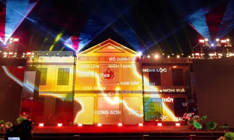 “Lửa Xô viết” - Bản hòa ca ánh sáng và niềm tự hào xứ Nghệ