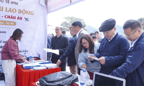 Gần 600 lao động, học sinh xã Sủng Máng tham gia Phiên giao dịch việc làm năm 2025