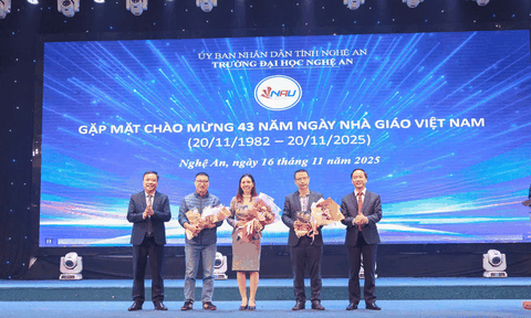 Trường Đại học Nghệ An gặp mặt chào mừng 43 năm Ngày Nhà giáo Việt Nam 20/11