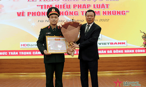 Thượng tá Nguyễn Hữu Quý: Người giữ lửa liêm chính và “có duyên với các giải thưởng”
