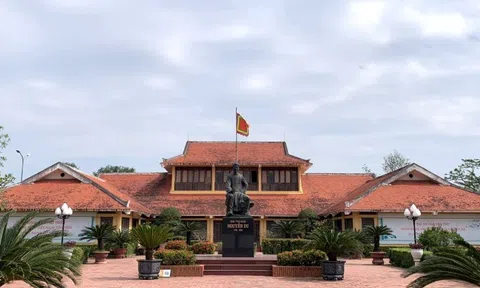 Hà Tĩnh với hành trình tri ân Đại thi hào Nguyễn Du (Bài 1): Người con ưu tú của đất Hồng Lam