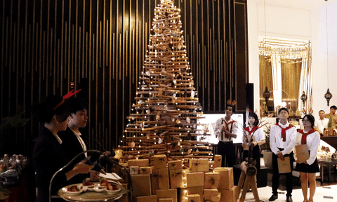 Không khí Giáng sinh lan tỏa từ những lễ thắp sáng cây thông và hoạt động cộng đồng tại Nha Trang