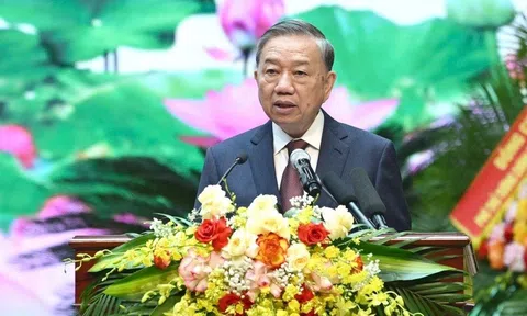 Quân đội nhân dân vững bước dưới cờ Đảng quang vinh