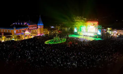 Không khí countdown 2026 rực rỡ ánh sáng, rộn ràng âm thanh và rạo rực cảm xúc tại các trung tâm lễ hội “họ Vin”