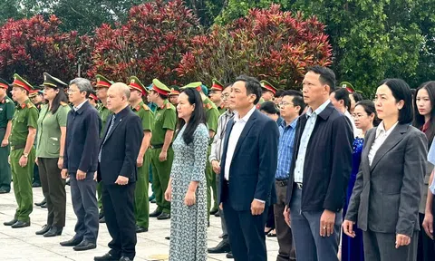 Lễ dâng hương, dâng hoa kỷ niệm 80 năm Cách mạng Tháng Tám và Quốc khánh 2/9 tại xã Bờ Y