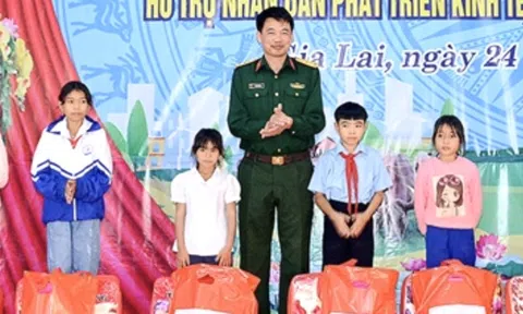 Công ty 72 (Binh đoàn 15): Tiếp sức giấc mơ đến trường  của học sinh nghèo nơi biên giới