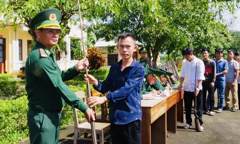 Biên phòng Kon Tum: Thu hồi 73 khẩu súng tự chế và 140 viên đạn chì