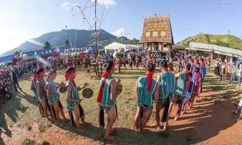 Chư Pãh – Gia Lai: Chính thức khai màn Lễ hội hoa dã quỳ-núi lửa Chư Đang Ya năm 2023.