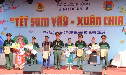 Binh đoàn 15: Tổ chức Chương trình “Tết sum vầy- Xuân chia sẻ” cho bà con vùng biên giới