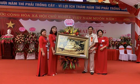 Hòa Bình: Trường Tiểu học và THCS xã Hòa Sơn tổ chức thành công “Lễ khai giảng năm học 2022-2023 và đón Bằng công nhận trường đạt chuẩn Quốc gia mức độ 1”