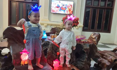 Cặp song sinh Mộc Miên, Bá Khánh lần đầu tiên được đón Tết Trung thu