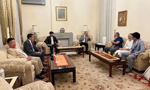 Ngài Đại sứ Algeria tại Việt Nam - Monsieur ABDELHAMID BOUBAZINE tổ chức tiệc tối tại nhà riêng để chúc mừng Liên đoàn Thế giới Võ cổ truyền Việt Nam (WFVV)
