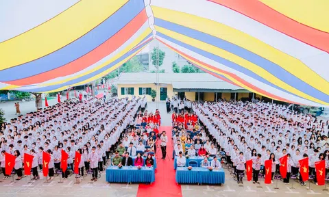 Hà Nội: Trường THPT Lam Hồng Kỷ niệm 40 năm ngày nhà giáo Việt Nam