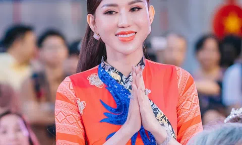 Hoa hậu Lương Thị Thùy Dung mặc áo dài tham sự Bunpimay lễ hội Tết Bunpimay Lào tại Việt Nam
